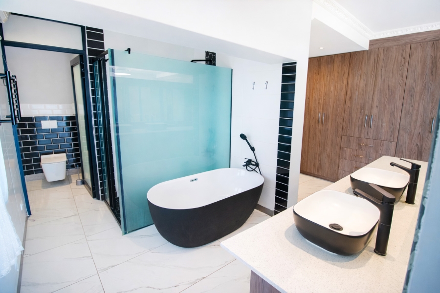4 Bedroom Property for Sale in Wavecrest Eastern Cape